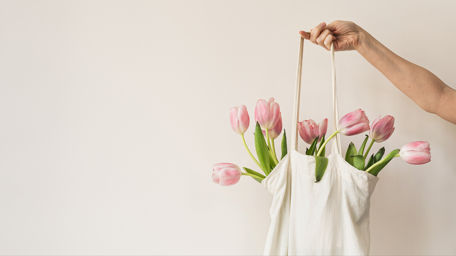 Dzień Kobiet to nie tylko kwiaty, czekoladki, to również… poczucie winy i osamotnienia